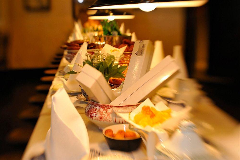 Landa Hotell Burgo Exteriör bild A buffet at a hotel