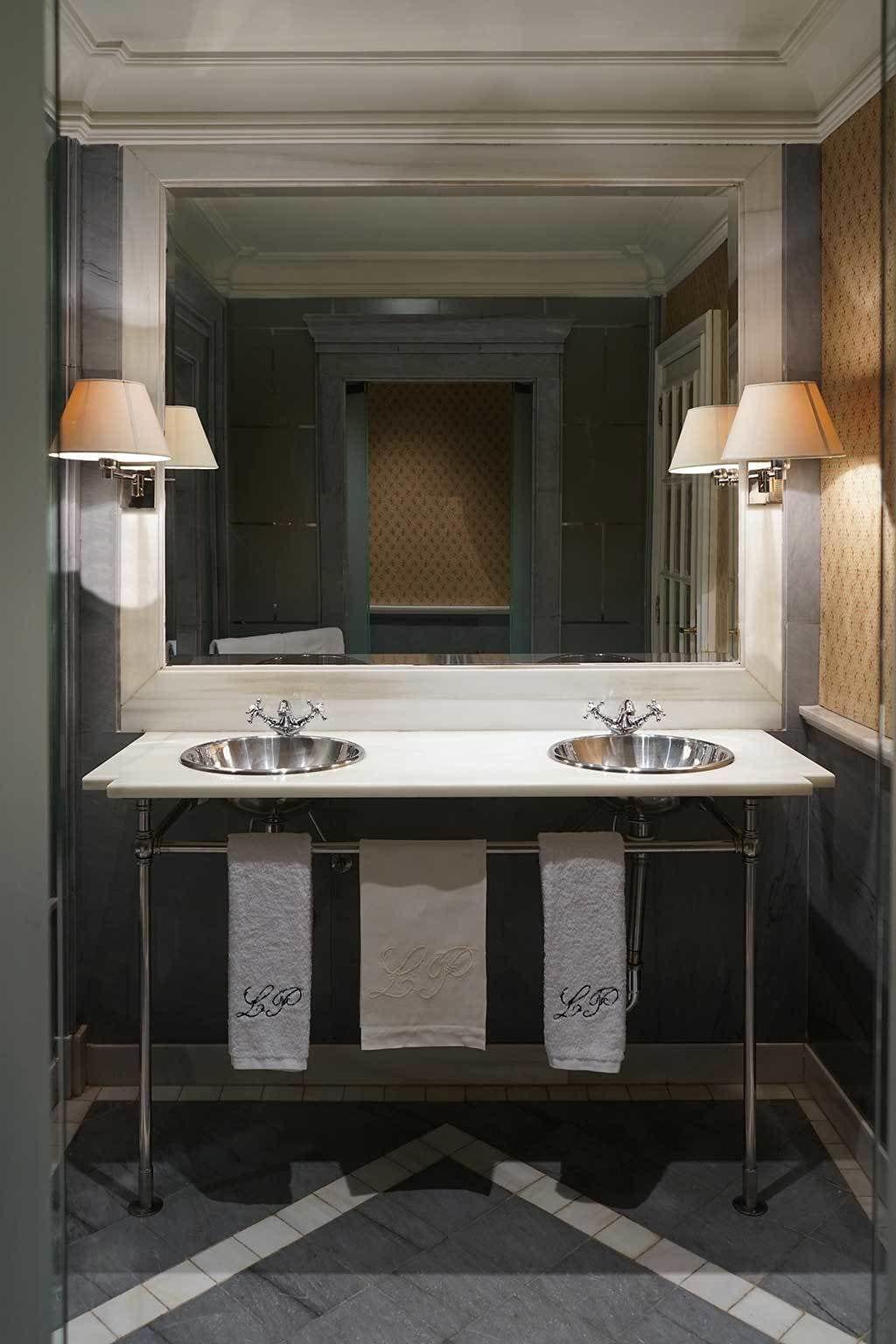 Landa Hotell Burgo Exteriör bild A double sink