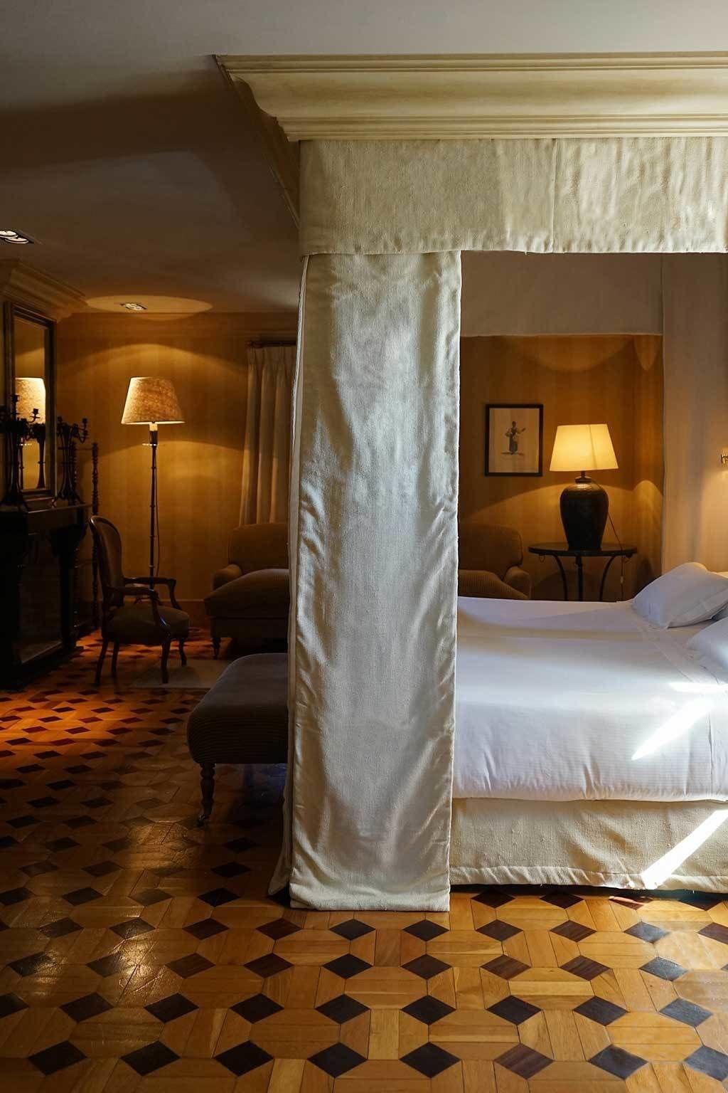 Landa Hotell Burgo Exteriör bild A room at the Hotel de Crillon