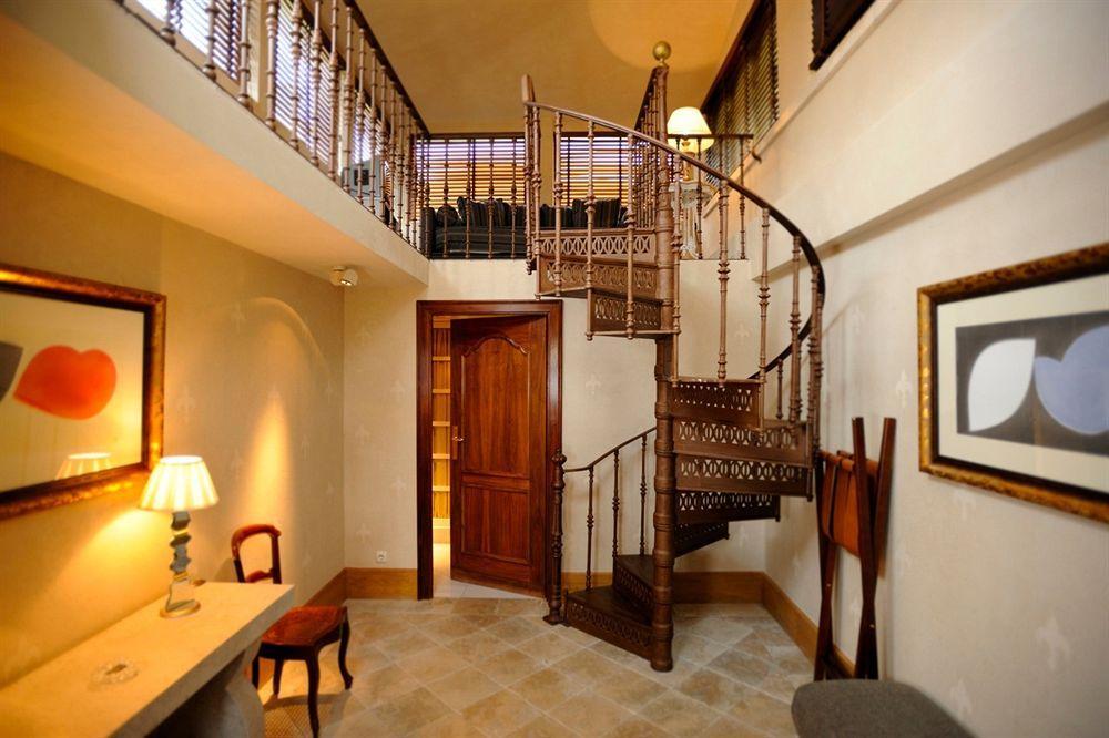 Landa Hotell Burgo Exteriör bild The spiral staircase