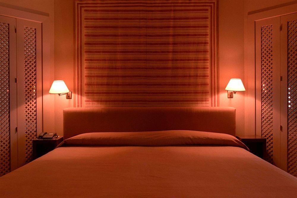 Landa Hotell Burgo Exteriör bild A bedroom at the Taj Mahal Palace
